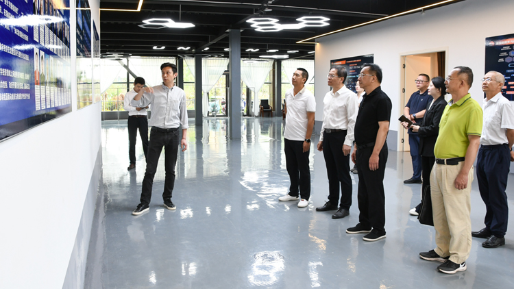 省政協(xié)副主席、省工商聯(lián)主席高峰調(diào)研聯(lián)誠科技集團