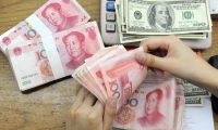 美股三大指数集体收低 芯片股普跌 特斯拉涨超3%